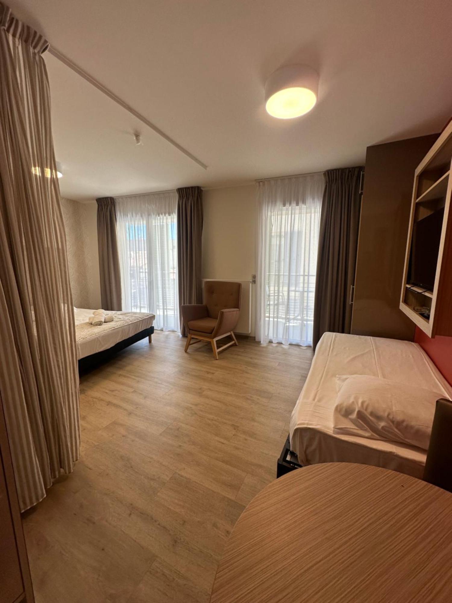 Zenao Frejus Aparthotel Exterior foto