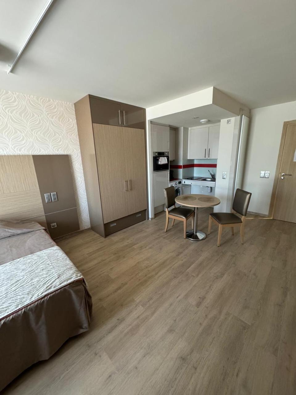 Zenao Frejus Aparthotel Exterior foto